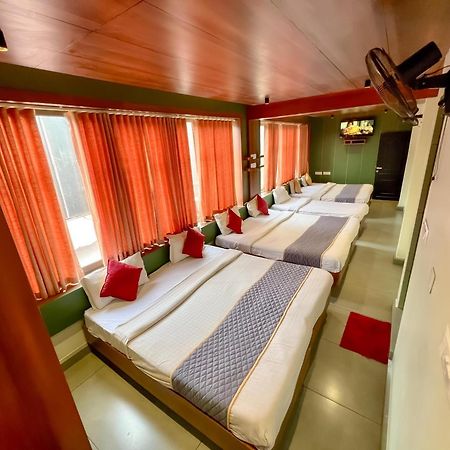 Hotel City Palace Ооти Екстериор снимка