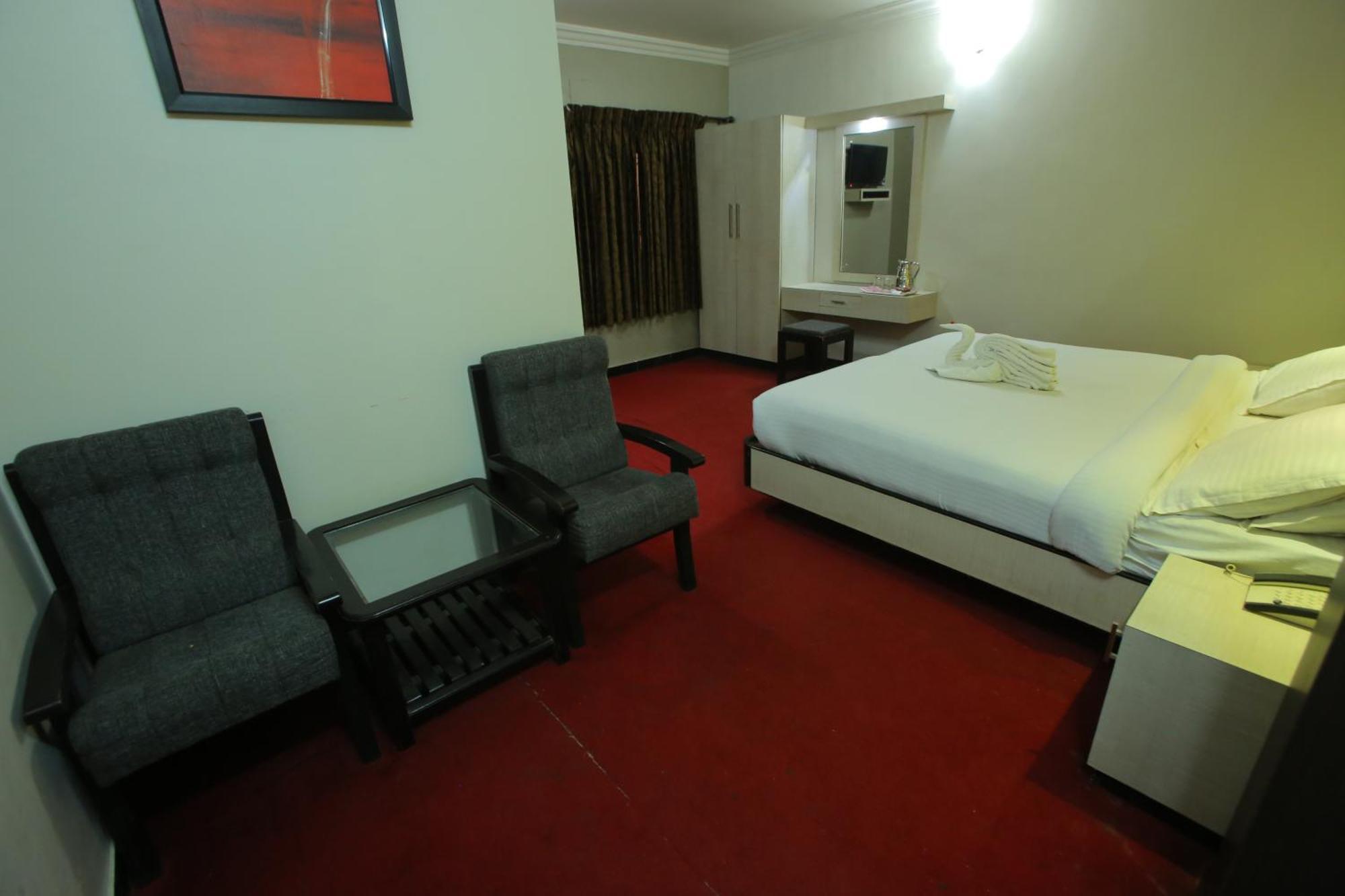 Hotel City Palace Ооти Екстериор снимка