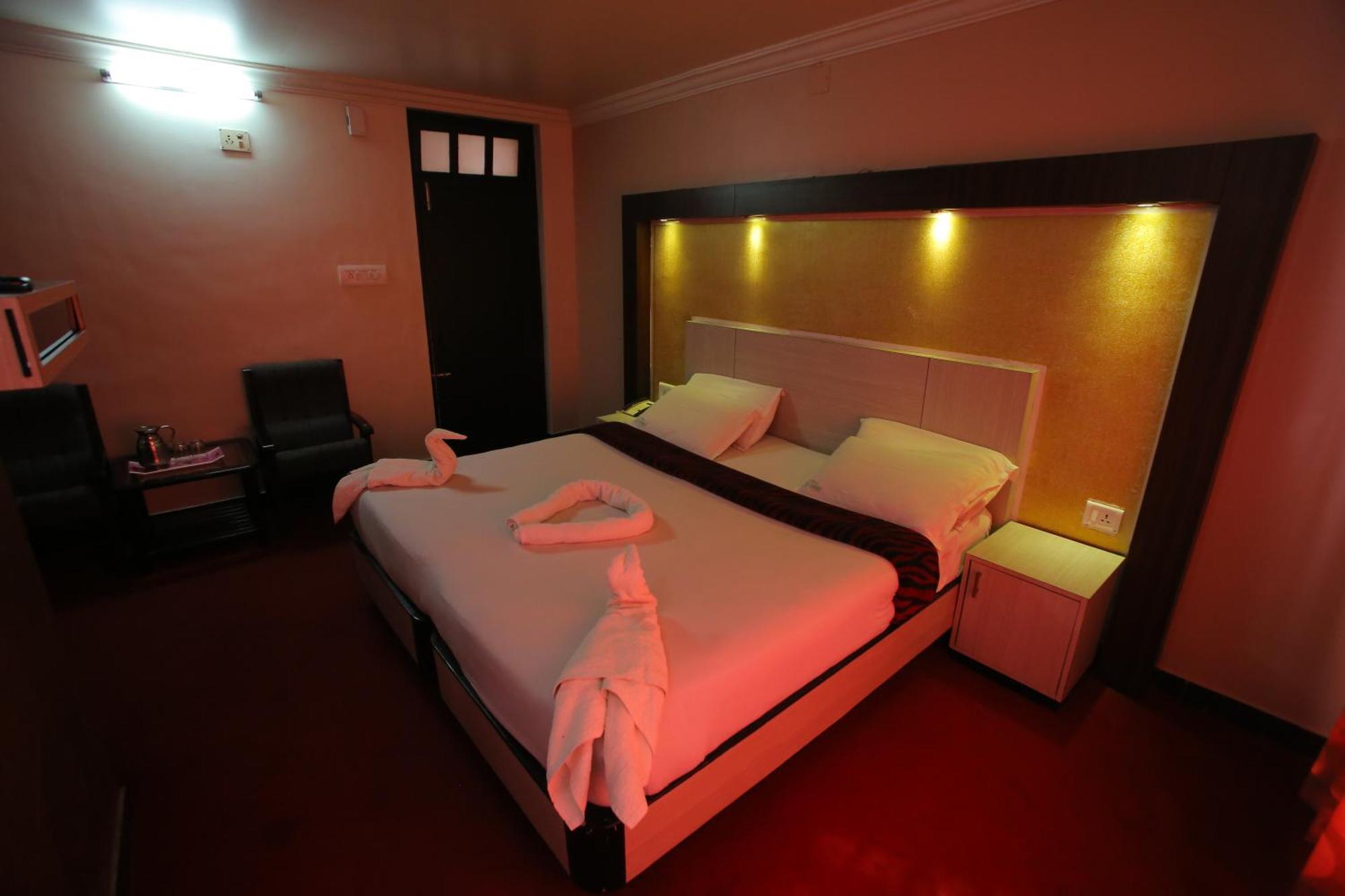 Hotel City Palace Ооти Екстериор снимка