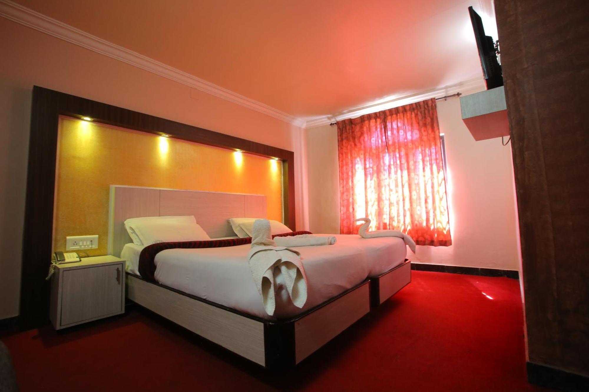 Hotel City Palace Ооти Екстериор снимка